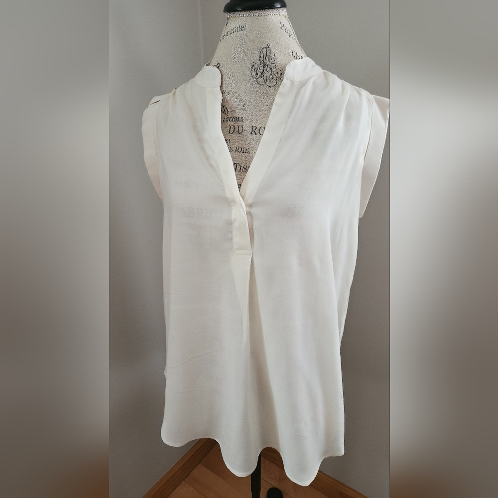 ANTILIA FEMME Elegant Cream Sleeveless Top In Size M